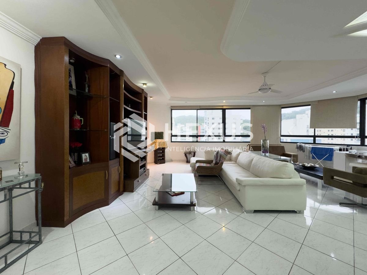 Foto 3 de Apartamento reformado e mobiliado com lazer na Praia das Pitangueiras, Guaruja