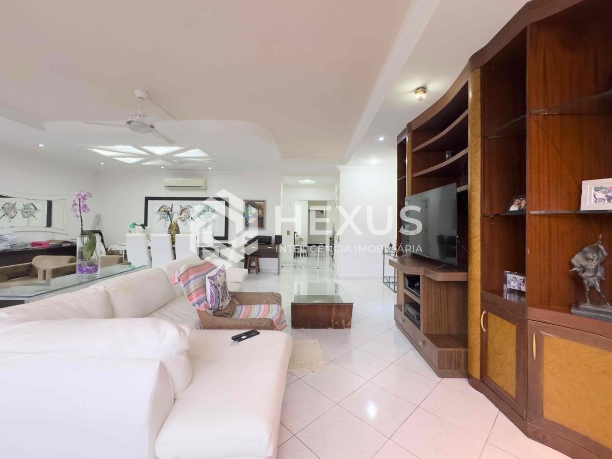 Foto 4 de Apartamento reformado e mobiliado com lazer na Praia das Pitangueiras, Guaruja