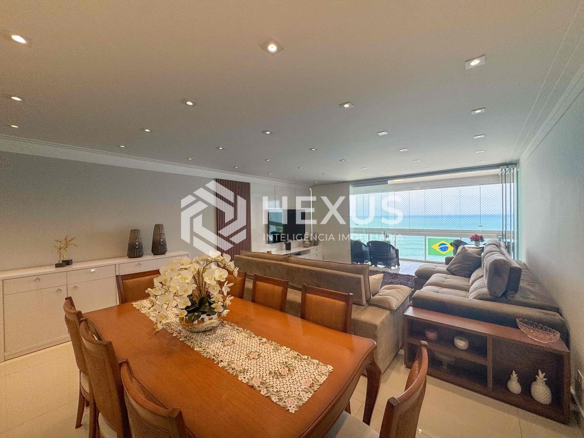 Foto 5 de Apartamento frente mar reformado com varanda e vista oceânica na Praia das Pitangueiras, Guaruja
