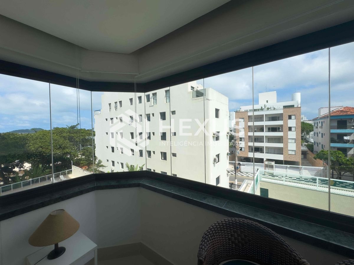 Foto 5 de Apartamento beira mar com varanda e lazer na Praia do Tombo, Guaruja