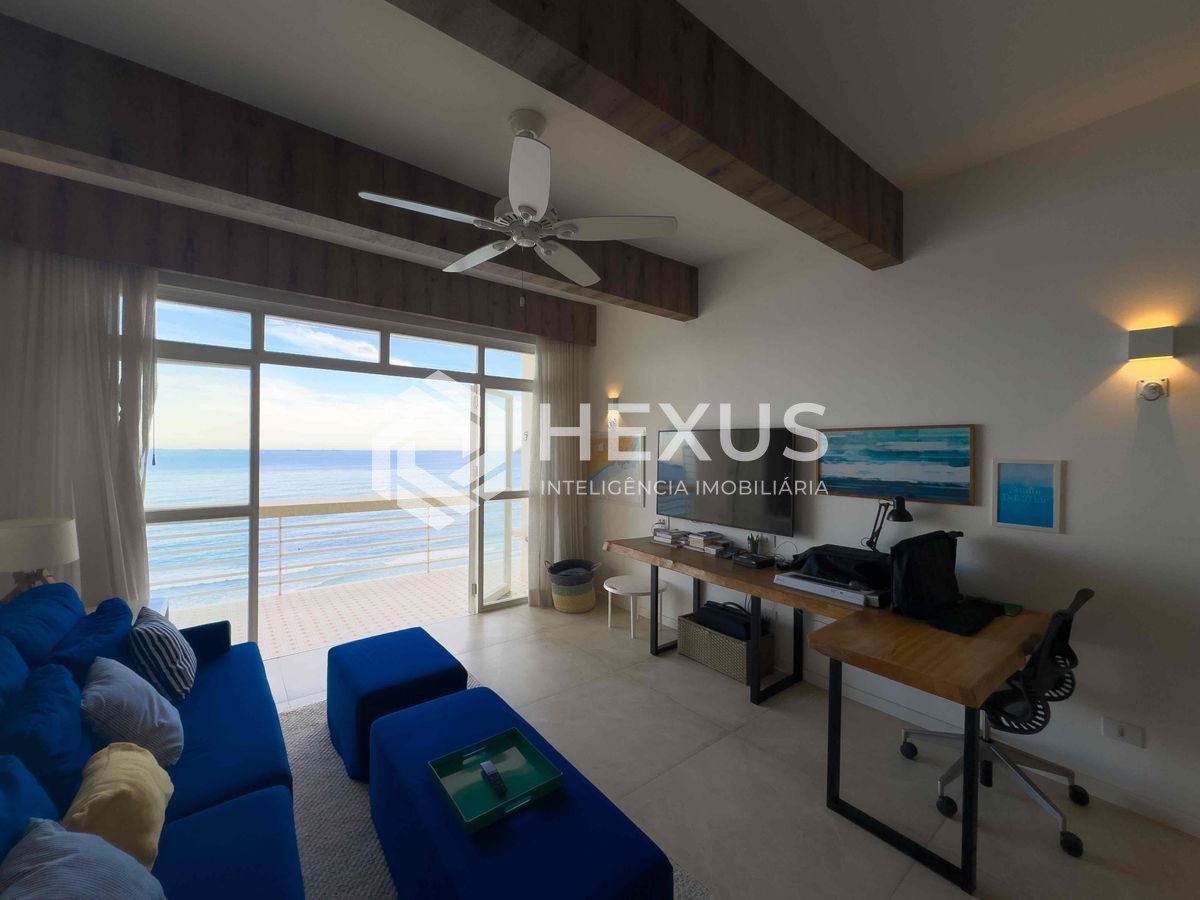 Foto 4 de Apartamento frente mar reformado com varanda e vista mar na Praia das Pitangueiras, Guaruja