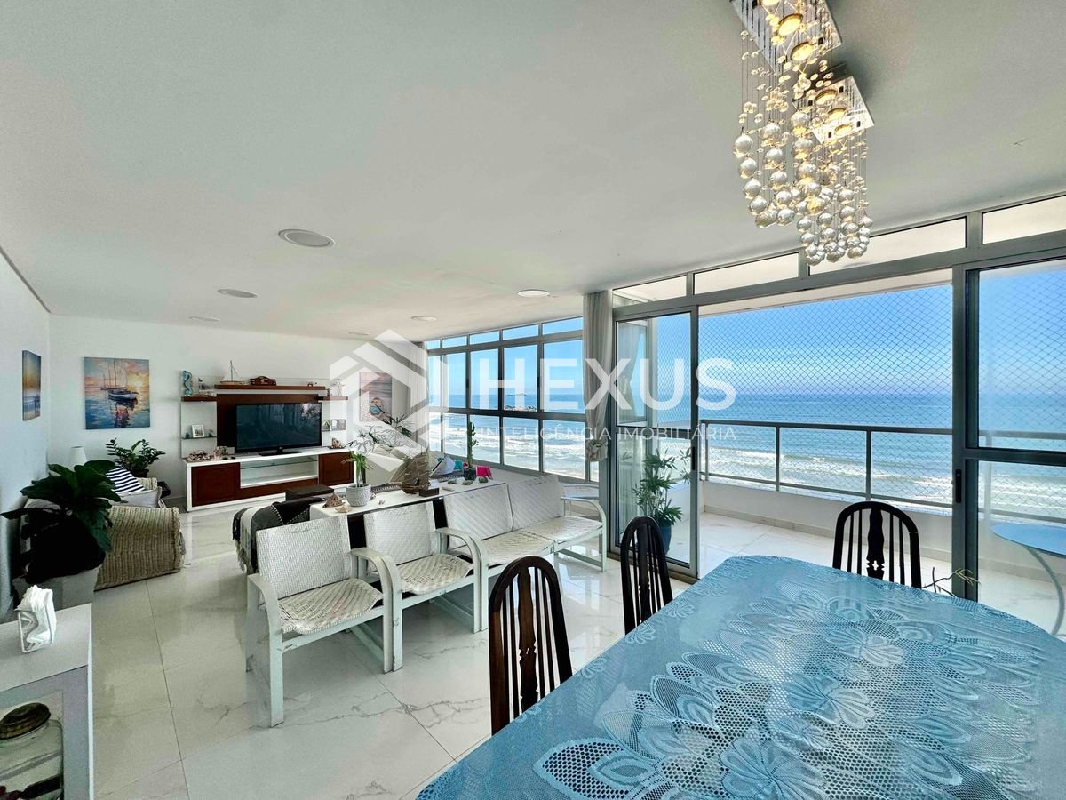 Foto 2 de Apartamento frente mar reformado com varanda vista mar e lazer na Praia das Pitangueiras, Guaruja
