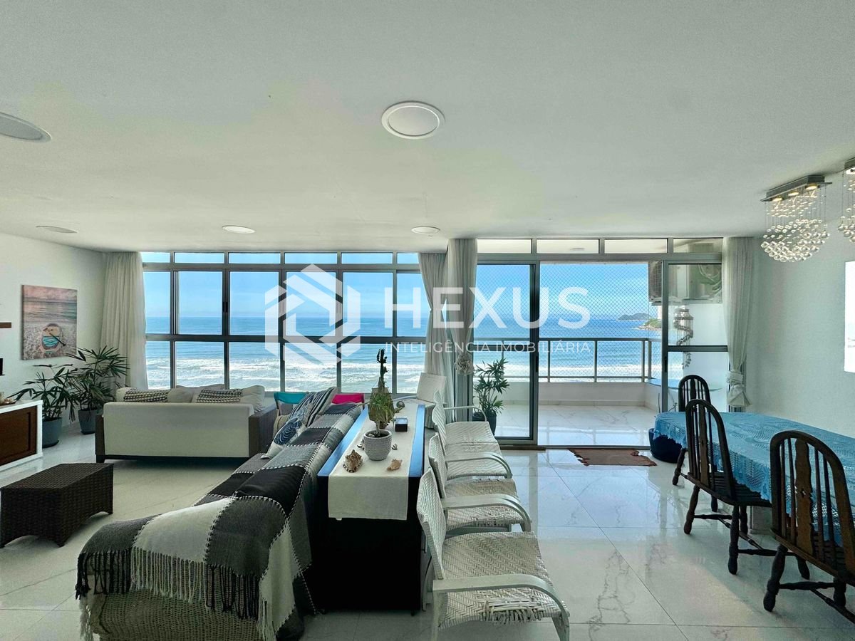 Foto 3 de Apartamento frente mar reformado com varanda vista mar e lazer na Praia das Pitangueiras, Guaruja