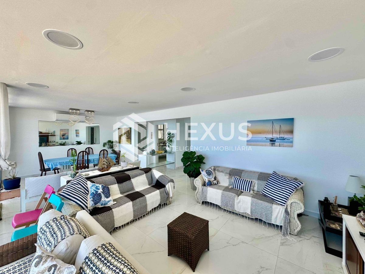 Foto 5 de Apartamento frente mar reformado com varanda vista mar e lazer na Praia das Pitangueiras, Guaruja
