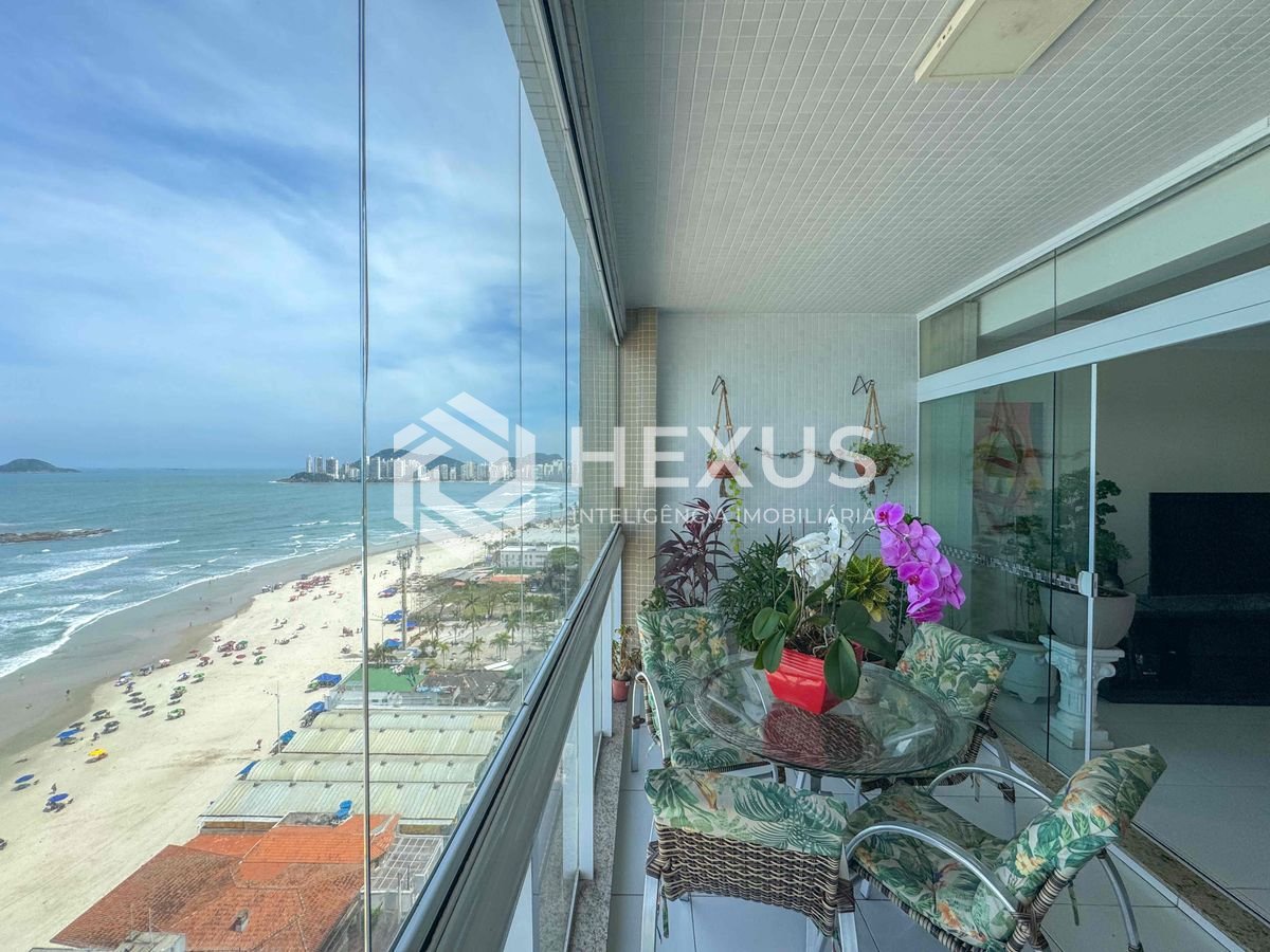 Foto 2 de Apartamento reformado frente mar com varanda vista mar na Praia das Pitangueiras, Guaruja
