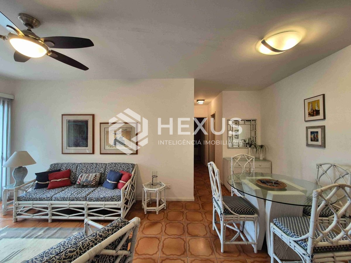Foto 2 de Apartamento com varanda e lazer a duas quadras da Praia das Pitangueiras, Guaruja