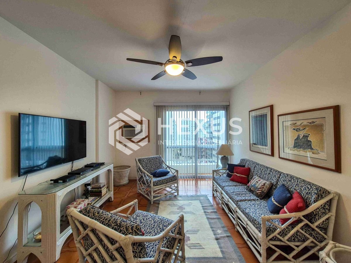 Foto 3 de Apartamento com varanda e lazer a duas quadras da Praia das Pitangueiras, Guaruja