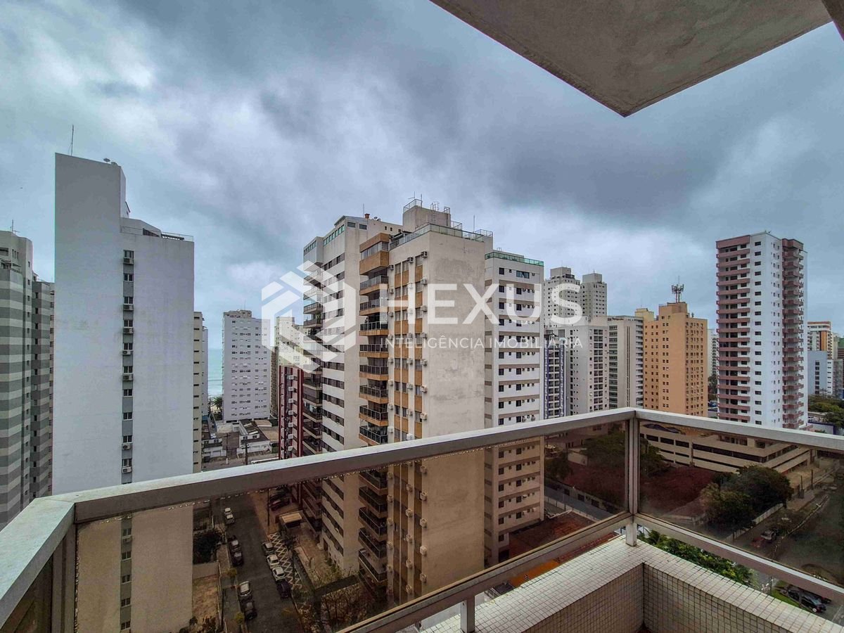 Foto 4 de Apartamento com varanda e lazer a duas quadras da Praia das Pitangueiras, Guaruja