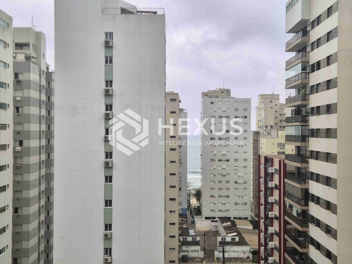 Foto 5 de Apartamento com varanda e lazer a duas quadras da Praia das Pitangueiras, Guaruja