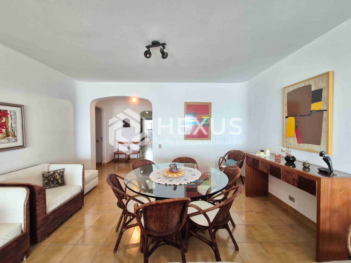 Foto 2 de Apartamento com varanda, lazer e vista mar na quadra mar da Praia das Pitangueiras, Guaruja
