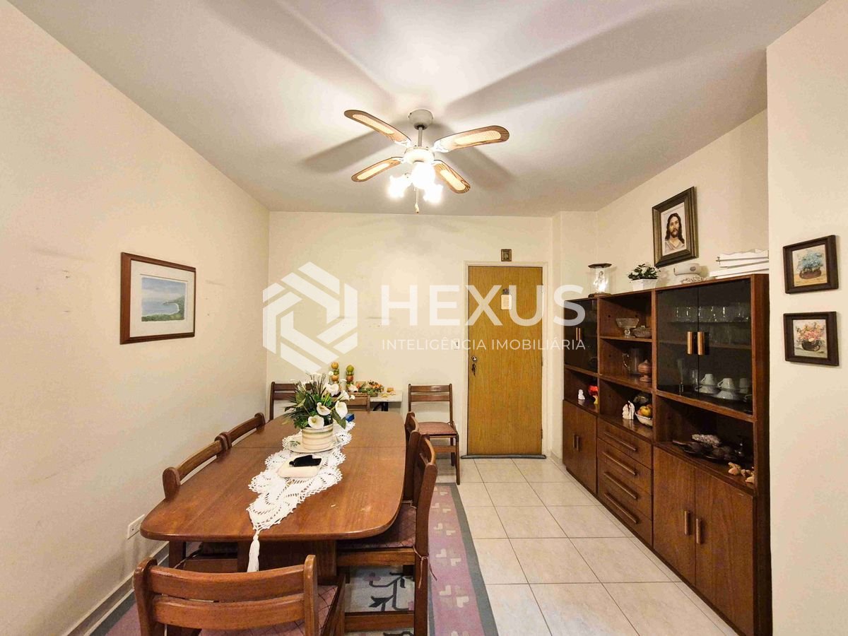 Foto 2 de Apartamento na quadra mar da Praia das Pitangueiras, Guaruja