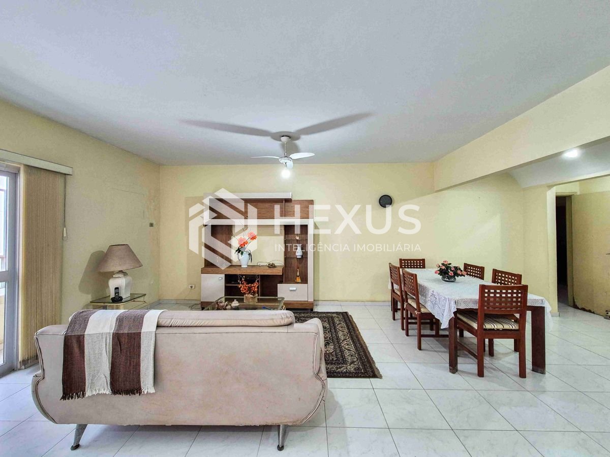 Foto 3 de Apartamento com varanda e vista mar na beira mar da Praia das Pitangueiras, Guaruja