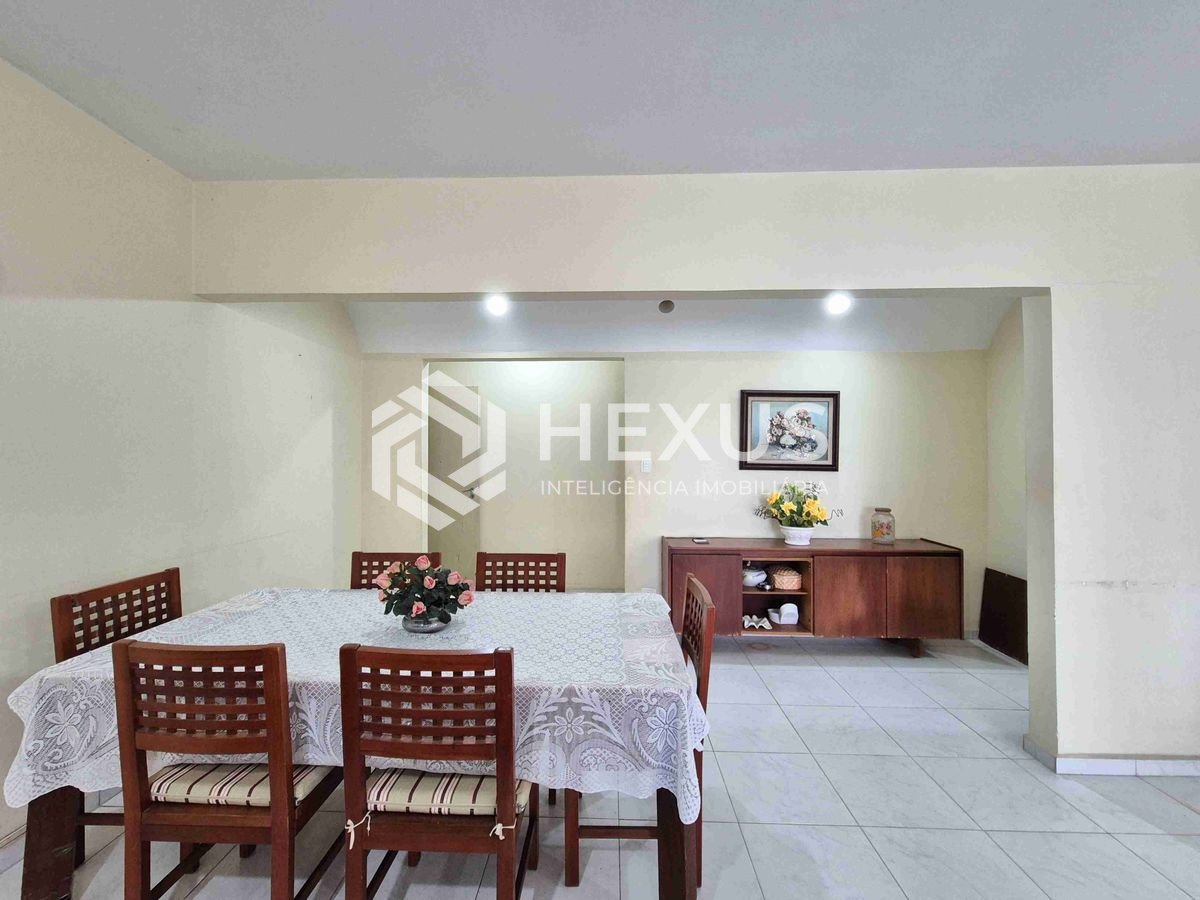 Foto 4 de Apartamento com varanda e vista mar na beira mar da Praia das Pitangueiras, Guaruja