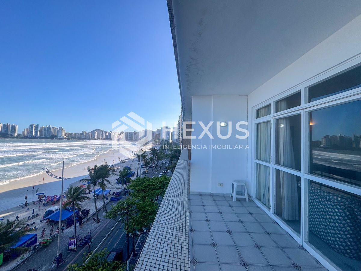 Foto 2 de Apartamento frente mar com varanda e vista mar na Praia das Pitangueiras, Guaruja