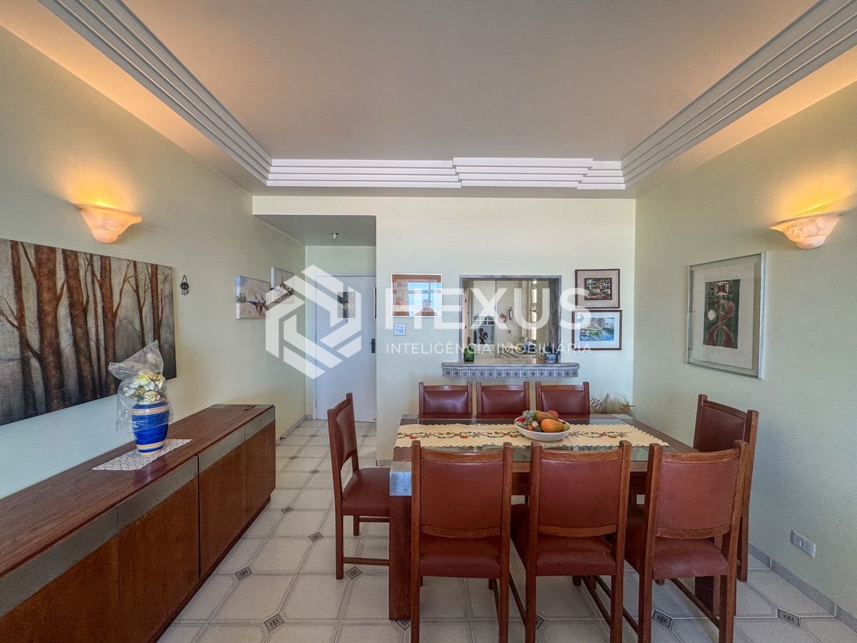 Foto 5 de Apartamento frente mar com varanda e vista mar na Praia das Pitangueiras, Guaruja