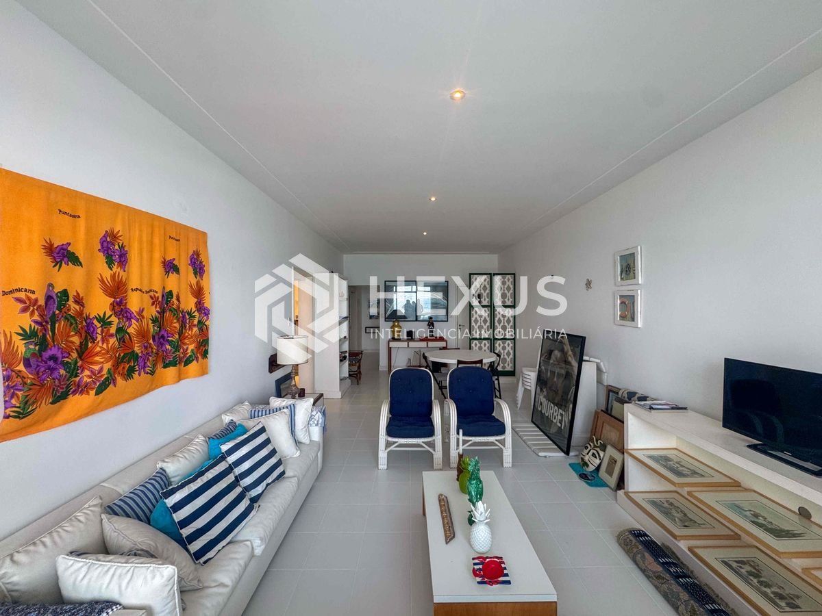 Foto 4 de Apartamento frente mar com varanda e vista mar na Praia das Pitangueiras, Guaruja