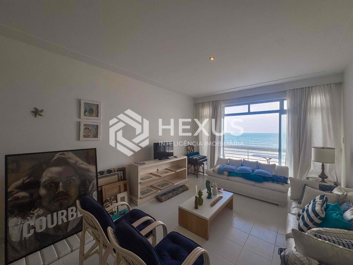 Foto 5 de Apartamento frente mar com varanda e vista mar na Praia das Pitangueiras, Guaruja