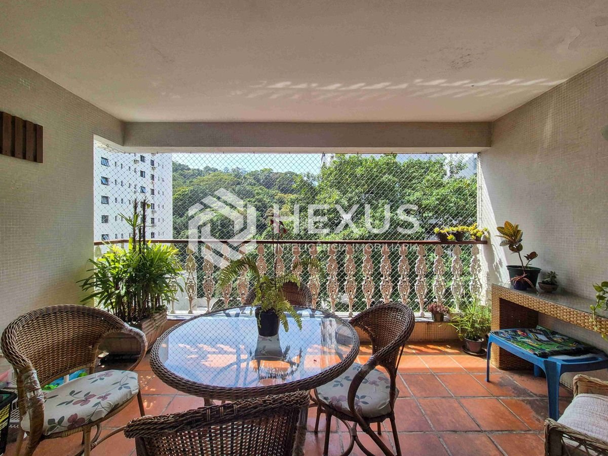 Foto 3 de Apartamento com varanda e lazer na Praia das Pitangueiras, Guaruja