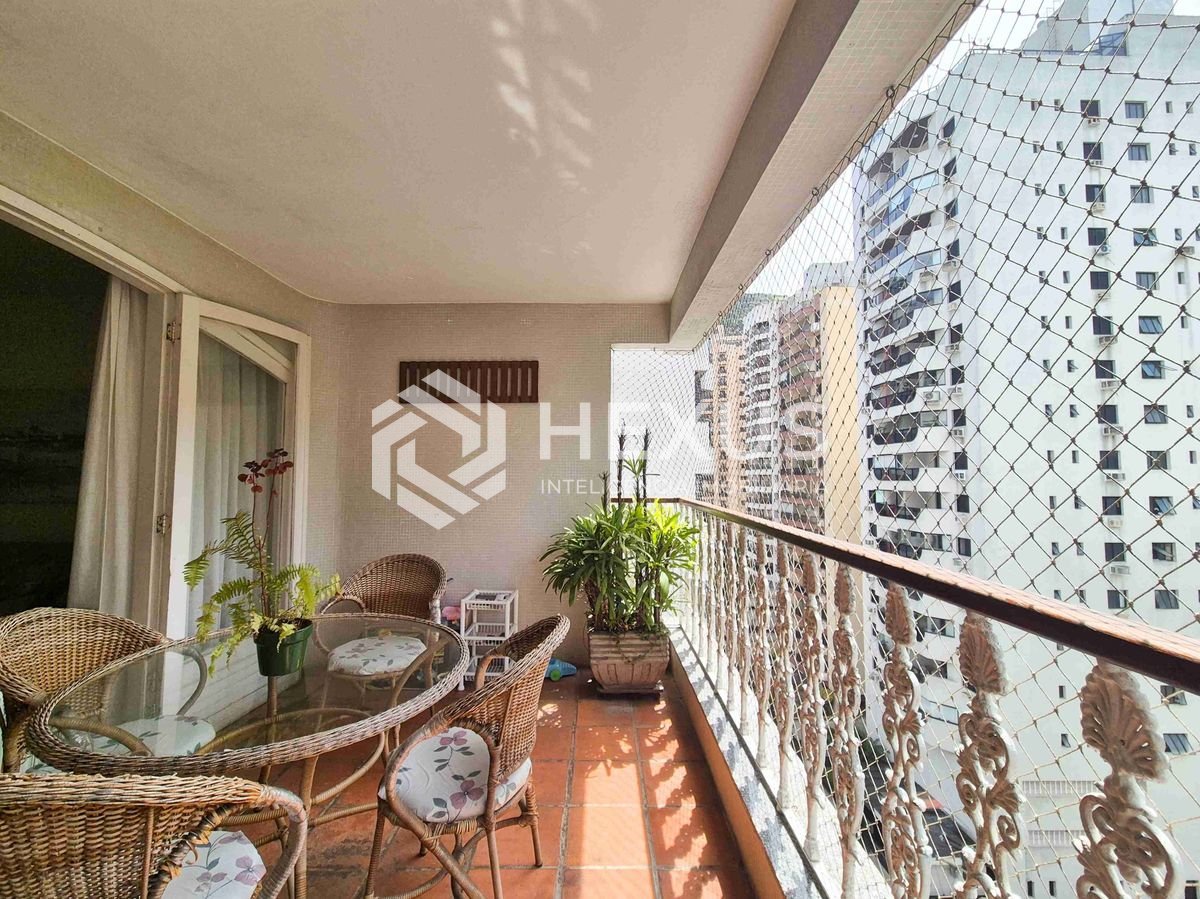 Foto 4 de Apartamento com varanda e lazer na Praia das Pitangueiras, Guaruja
