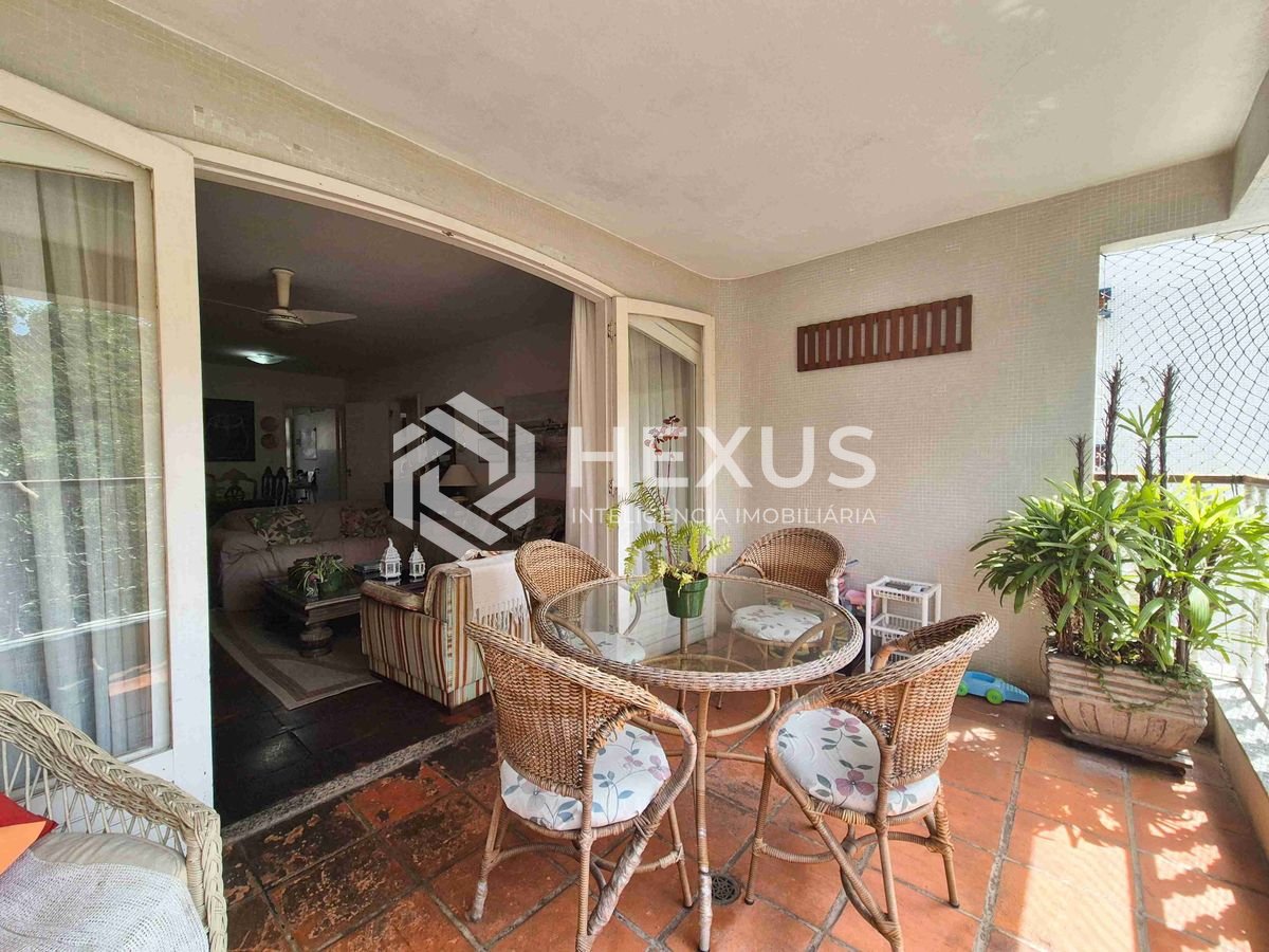 Foto 5 de Apartamento com varanda e lazer na Praia das Pitangueiras, Guaruja