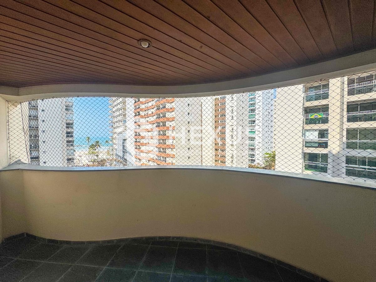 Foto 2 de Apartamento com varanda, lazer e vista mar na Praia das Pitangueiras, Guaruja