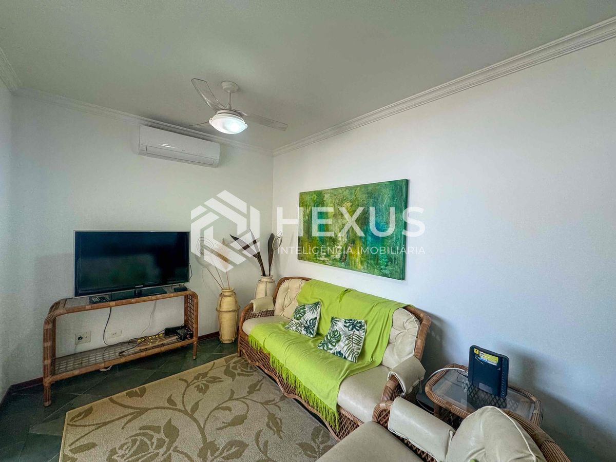 Foto 2 de Apartamento com varanda vista mar e lazer na quadra mar da Praia das Pitangueiras, Guaruja