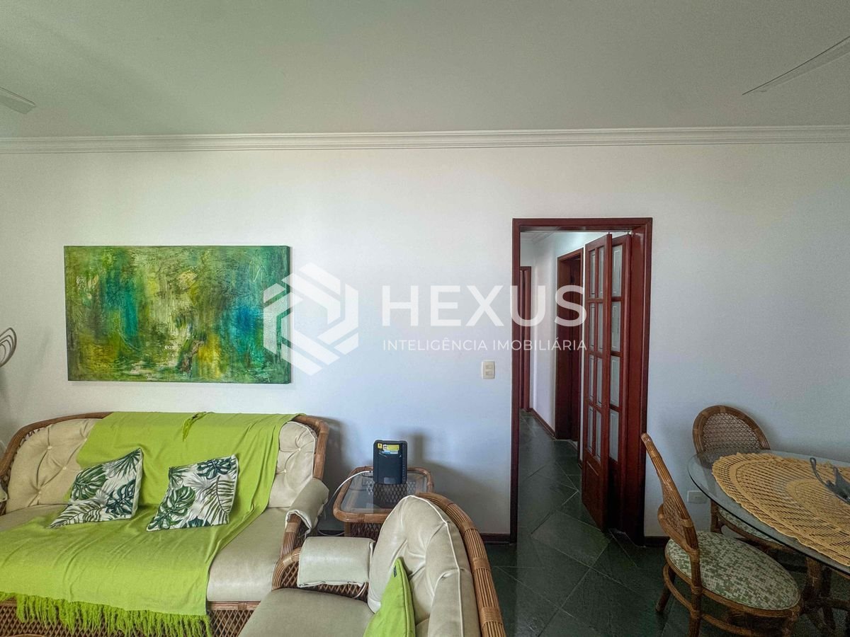 Foto 4 de Apartamento com varanda vista mar e lazer na quadra mar da Praia das Pitangueiras, Guaruja