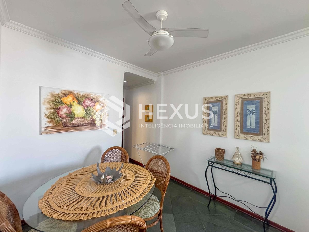 Foto 5 de Apartamento com varanda vista mar e lazer na quadra mar da Praia das Pitangueiras, Guaruja