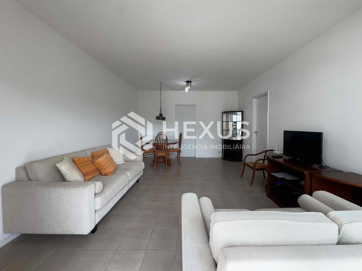 Foto 4 de Apartamento reformado com varanda, lazer e vista mar na Praia das Pitangueiras, Guaruja