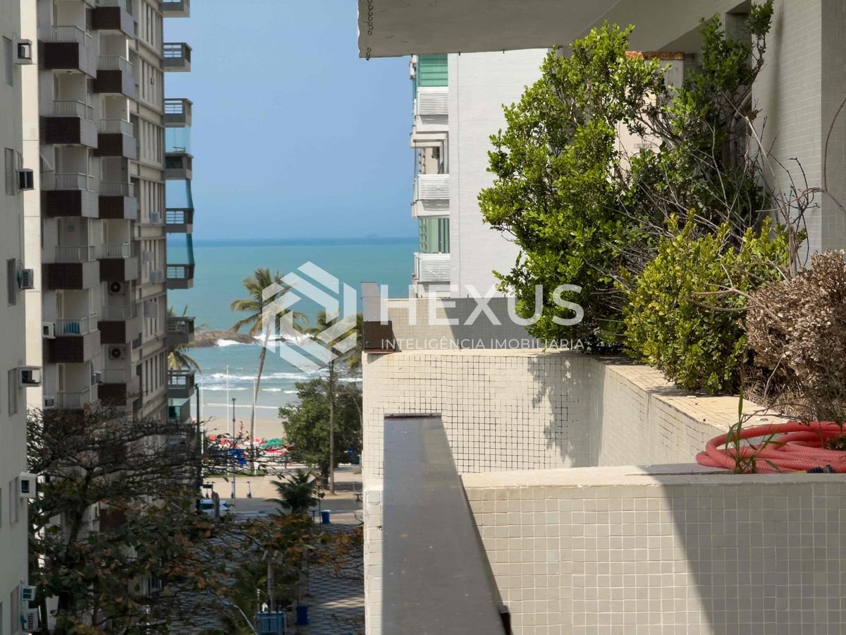 Foto 5 de Apartamento reformado com varanda, lazer e vista mar na Praia das Pitangueiras, Guaruja