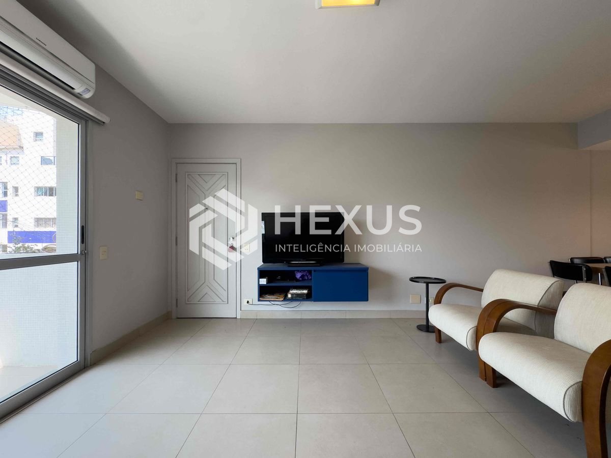 Foto 3 de Apartamento reformado com varanda vista mar e lazer na Praia das Pitangueiras, Guaruja