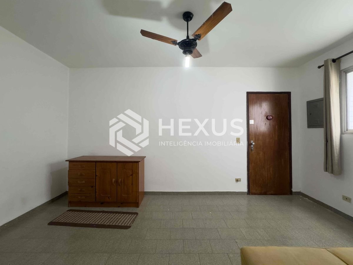 Foto 3 de Apartamento com despesas baixas a duas quadras da Praia das Pitangueiras, Guaruja