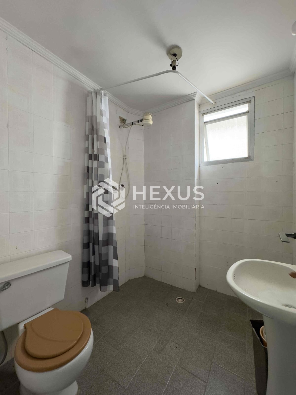 Foto 5 de Apartamento com despesas baixas a duas quadras da Praia das Pitangueiras, Guaruja