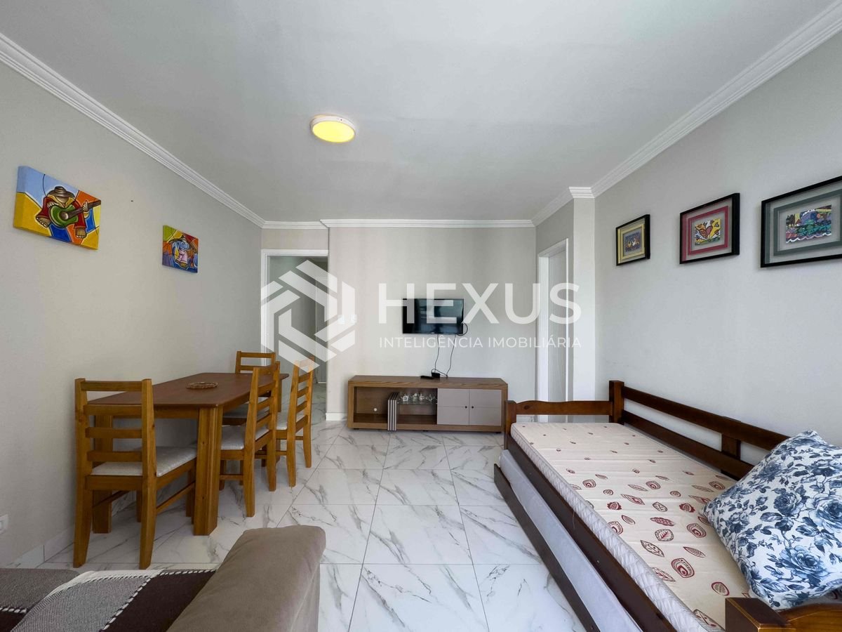Foto 5 de Apartamento reformado com varanda e vista mar na quadra mar da Praia das Pitangueiras, Guaruja