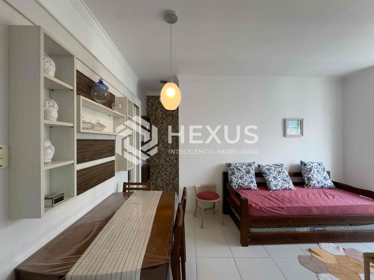 Foto 3 de Apartamento com varanda e vista mar na quadra mar da Praia das Pitangueiras, Guaruja