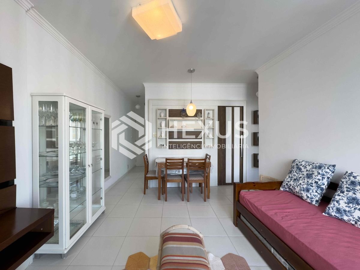 Foto 4 de Apartamento com varanda e vista mar na quadra mar da Praia das Pitangueiras, Guaruja