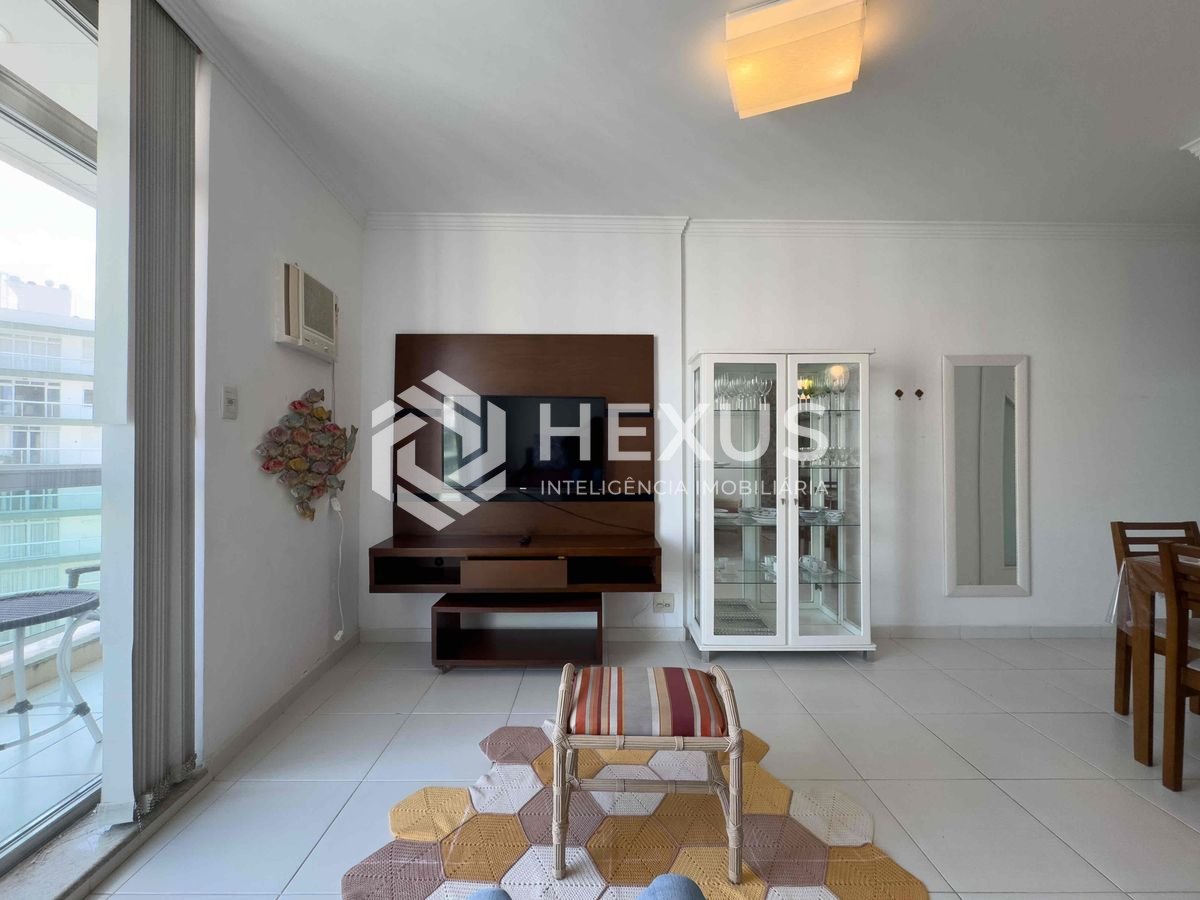 Foto 5 de Apartamento com varanda e vista mar na quadra mar da Praia das Pitangueiras, Guaruja