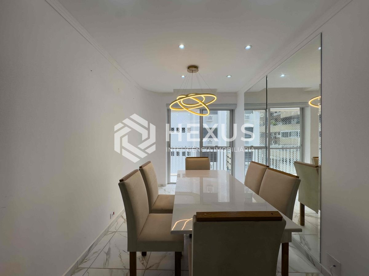 Foto 2 de Apartamento reformado com varanda e lazer na quadra mar da Praia das Pitangueiras, Guaruja