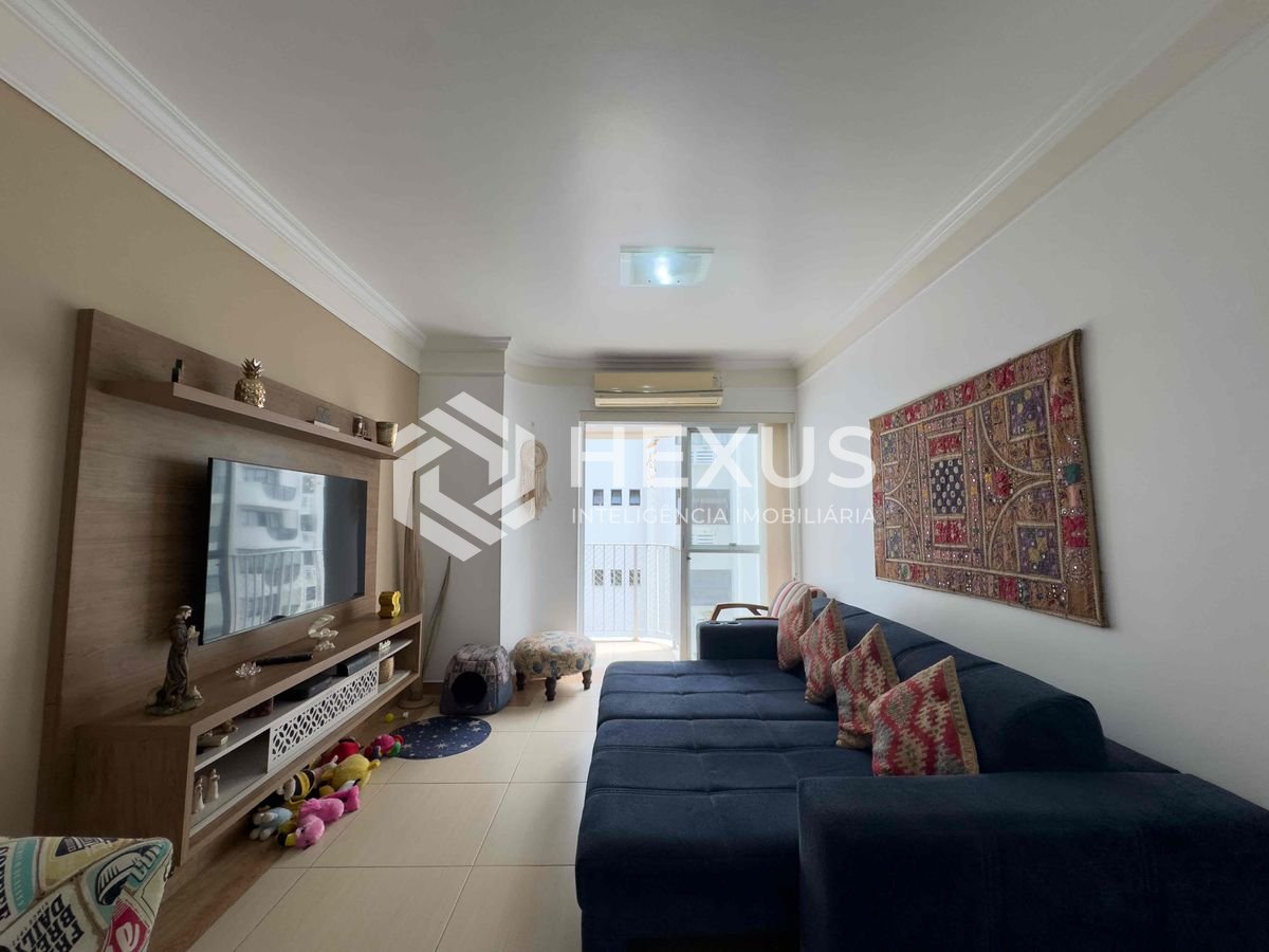 Foto 4 de Apartamento com varanda e lazer na quadra mar da Praia das Pitangueiras, Guaruja