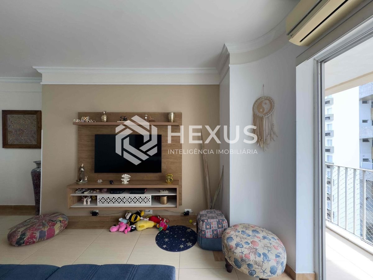 Foto 5 de Apartamento com varanda e lazer na quadra mar da Praia das Pitangueiras, Guaruja