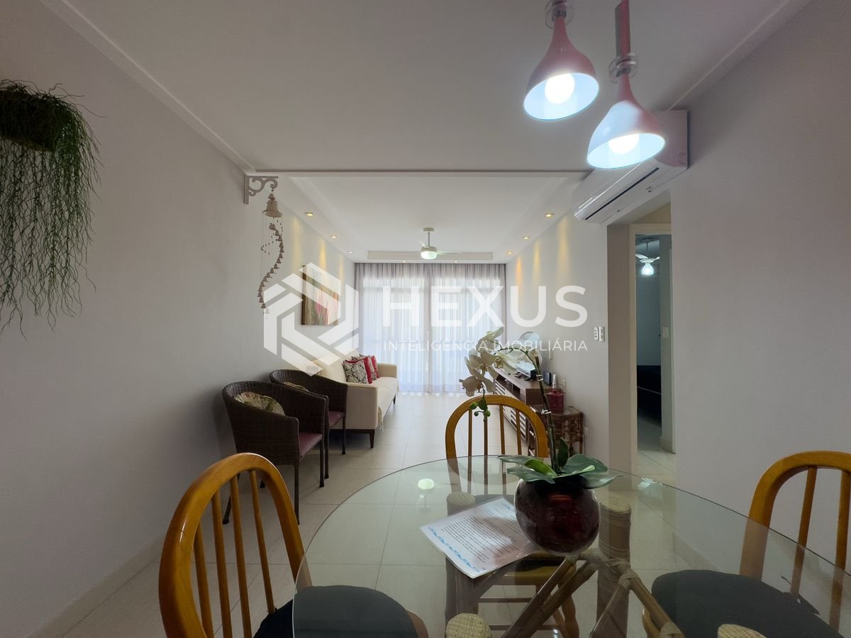 Foto 5 de Apartamento com varanda vista mar a 50m da praia na região do Centro nas Pitangueiras, Guarujá