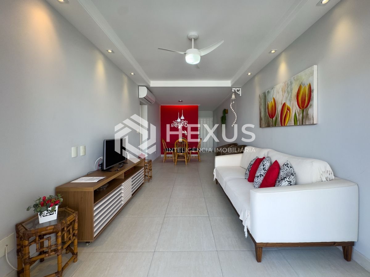 Foto 3 de Apartamento com varanda vista mar a 50m da praia na região do Centro nas Pitangueiras, Guarujá
