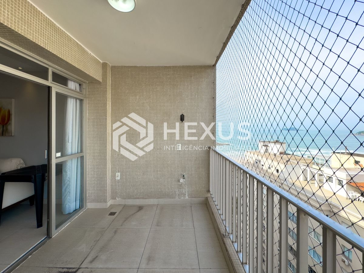 Foto 2 de Apartamento com varanda vista mar a 50m da praia na região do Centro nas Pitangueiras, Guarujá