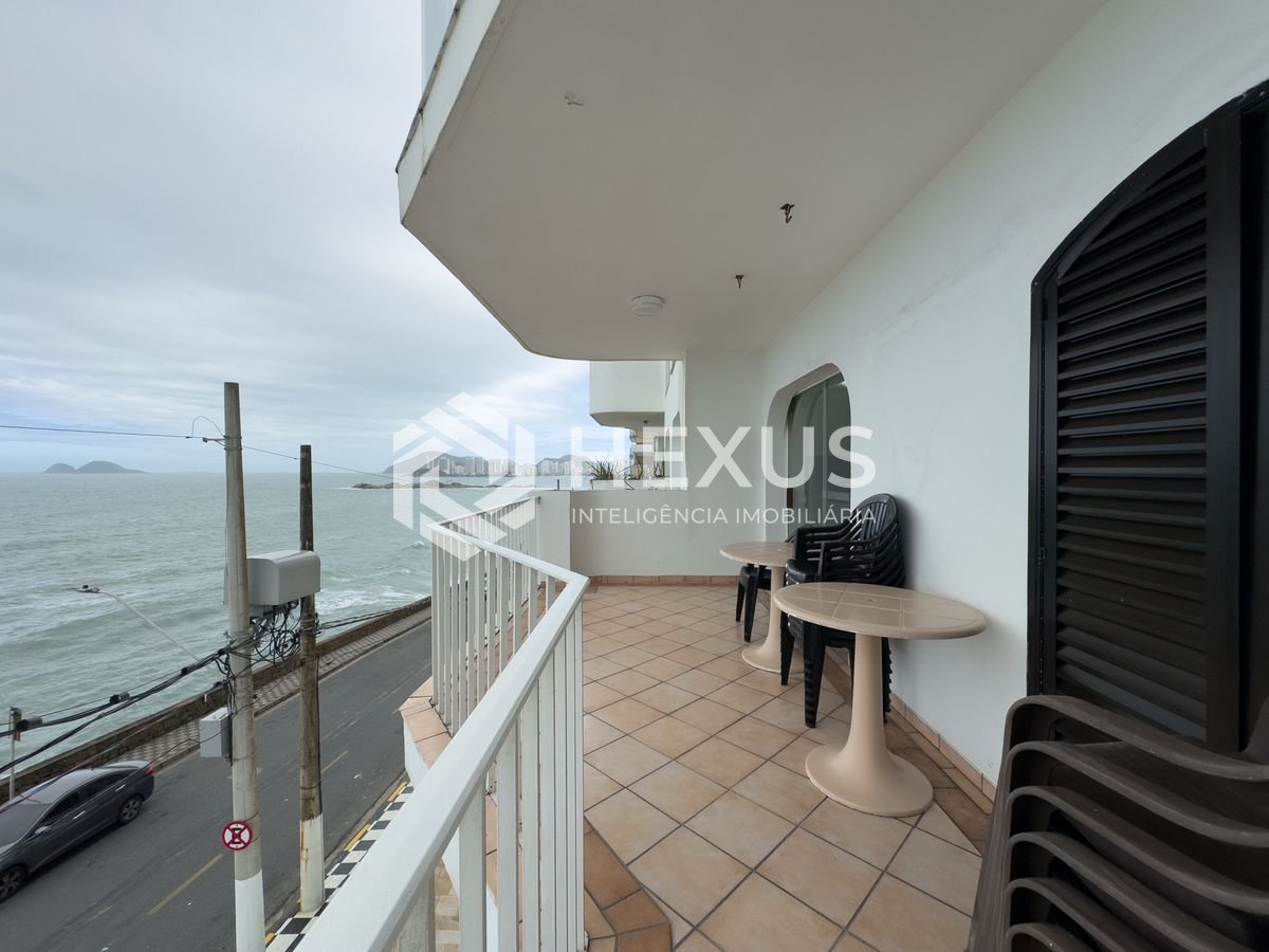 Foto 2 de Apartamento frente mar com varanda e vista mar na Praia das Pitangueiras, Guaruja