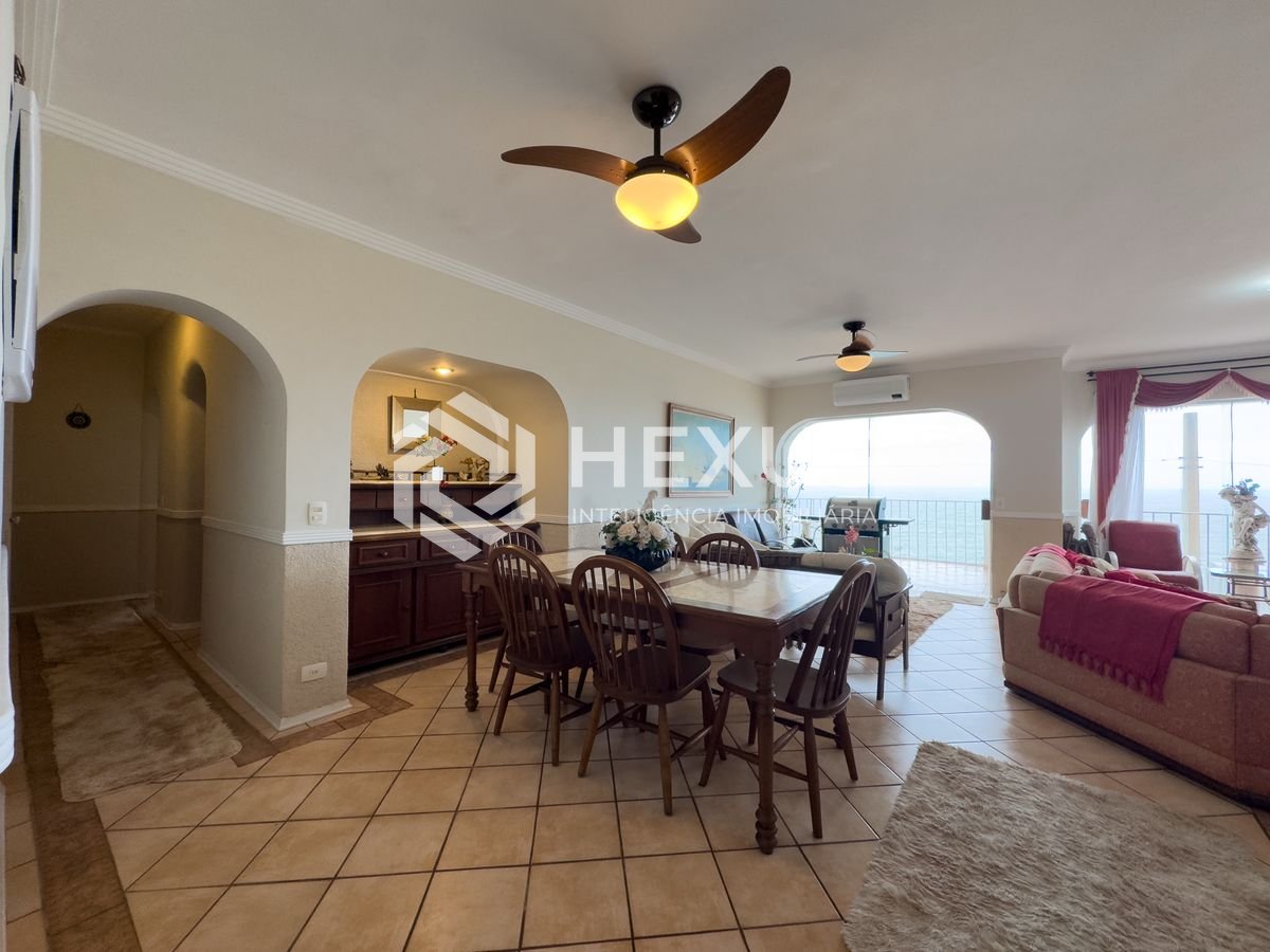 Foto 4 de Apartamento frente mar com varanda e vista mar na Praia das Pitangueiras, Guaruja