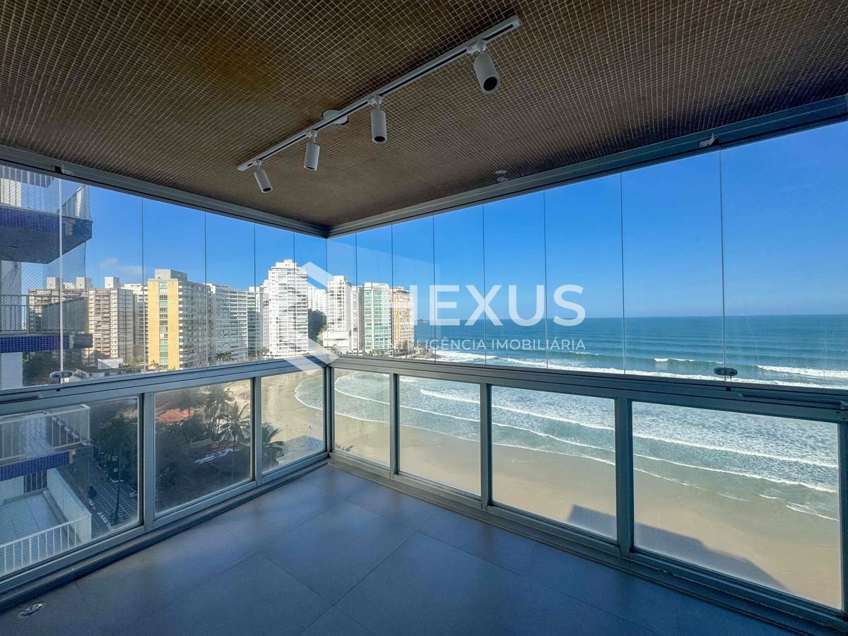 Foto 2 de Apartamento frente mar com varanda e vista mar na Praia das Pitangueiras, Guaruja