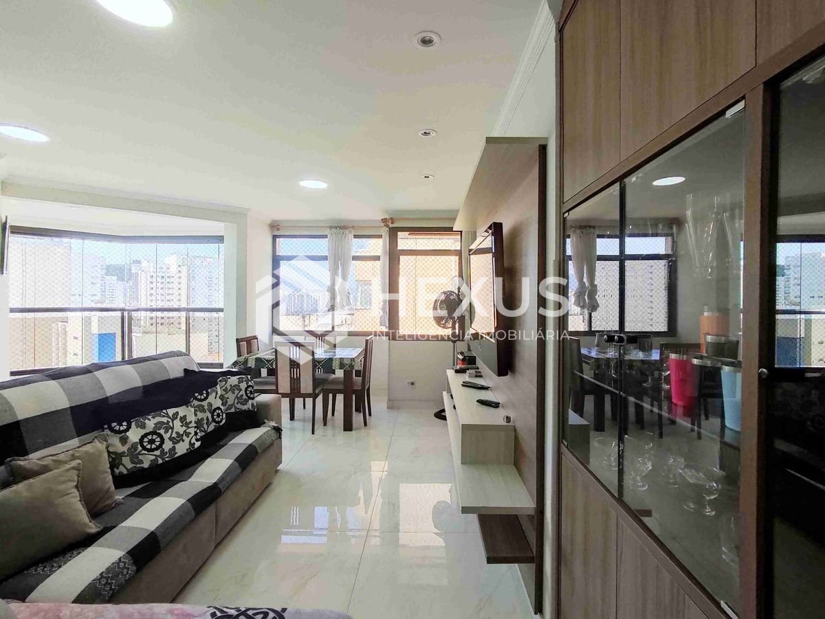 Foto 2 de Apartamento com varanda e lazer a uma quadra da Praia das Asturias, Guaruja
