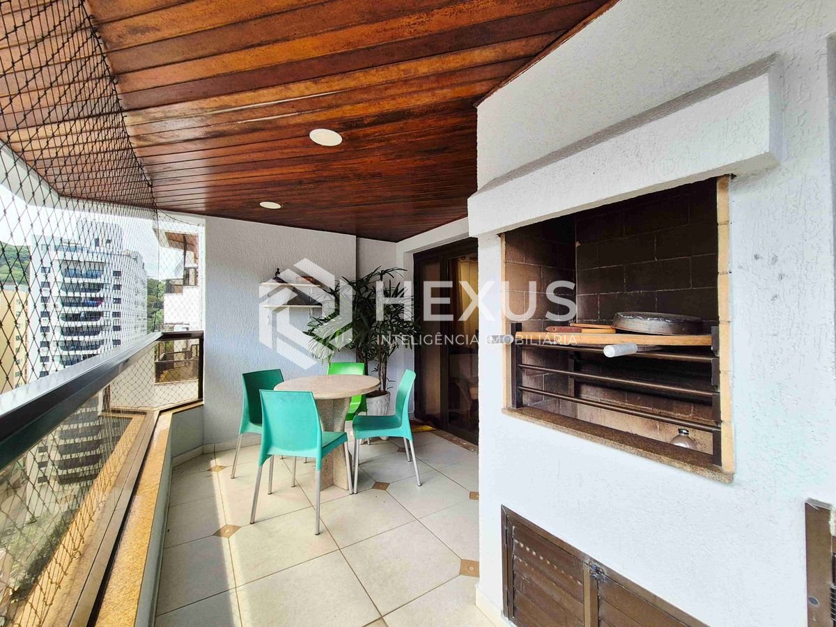 Foto 3 de Apartamento reformado com piscina e churrasqueira na varanda na Praia das Pitangueiras, Guaruja
