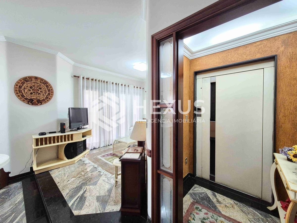 Foto 3 de Apartamento reformado com piscina e churrasqueira na varanda na Praia das Pitangueiras, Guaruja