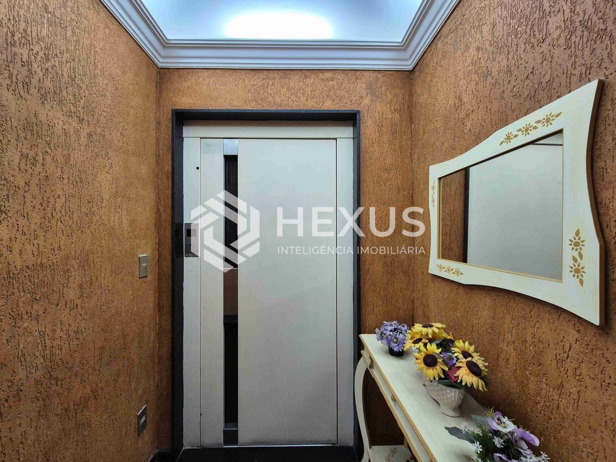 Foto 5 de Apartamento reformado com piscina e churrasqueira na varanda na Praia das Pitangueiras, Guaruja